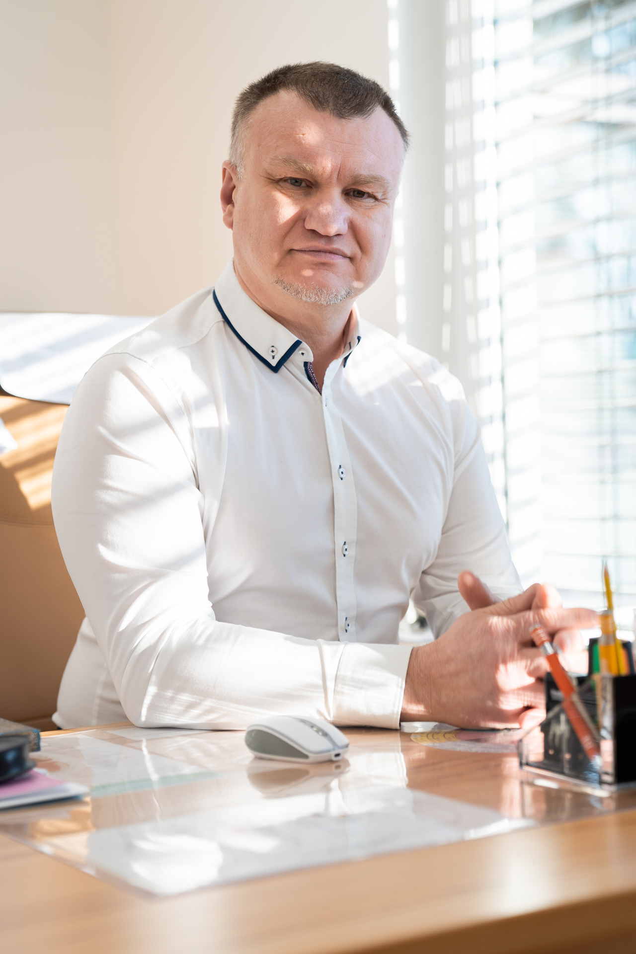 Valeri Schick an seinem Schreibtisch in der Praxis